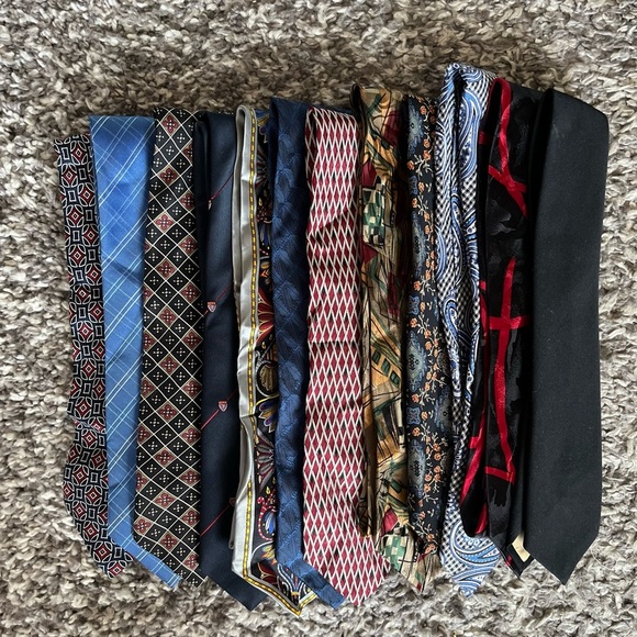 Assorted Dozen Of Silk Ties - Picture 1 of 7